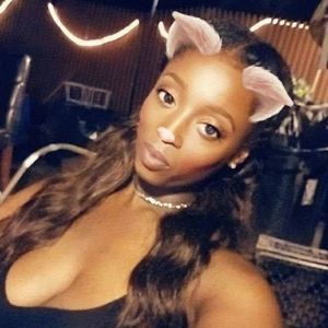 Meet your Posher, Eloni